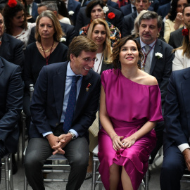  El alcalde de Madrid, José Luis Martínez-Almeida y la presidenta de la Comunidad de Madrid, Isabel Díaz Ayuso, durante el acto de entrega de las distinciones honoríficas de San Isidro, en el Palacio de Cibeles, a 15 de mayo de 2024, en Madrid (Españ