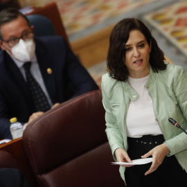  La presidenta de la Comunidad de Madrid, Isabel Díaz Ayuso, interviene en el pleno en la Asamblea de Madrid, este jueves. EFE/Javier Lizón