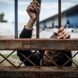  Una joven refugiada en un campo de refugiados en Grecia – Ignacio Marín