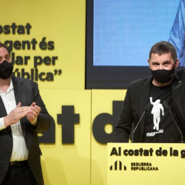  Arnaldo Otegi y Oriol Junqueras durante un acto electoral de ERC.- EFE