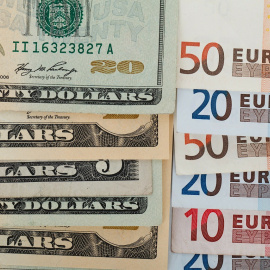  Dólares y euros (Pixabay)