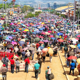 Manifestación en Tegucigalpa (Honduras) por la defensa de la salud y la educación pública. Foto: Gaspar Rodríguez.