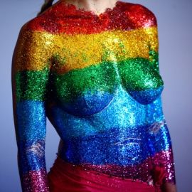 Torso brillante multicolor. Foto: Sharon McCutcheon.