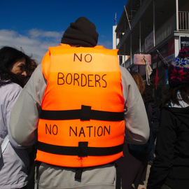 Manifestación en Mytilene (Lesbos) contra la deportación masiva de refugiados a Turquía (2016). Foto: Philmikejones / CC BY-SA 2.0.