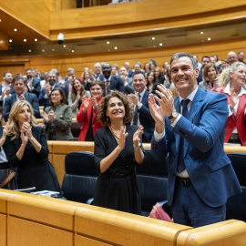  La vicepresidenta primera, María Jesús Montero y el presidente del Gobierno, Pedro Sánchez, en el Congreso de los Diputados, a 10 de enero de 2024. Alejandro Martínez Vélez / Europa Press