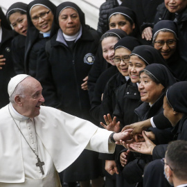  01 de diciembre de 2021, Vaticano, Ciudad del Vaticano: El Papa Francisco habla (I) a las monjas durante su audiencia general semanal en el Salón de Audiencias de Pablo VI en el Vaticano.- Fabio Frustaci / ANSA vía ZUMA Press / dpa