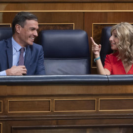 El presidente del Gobierno, Pedro Sánchez, y la vicepresidenta segunda y ministra de Trabajo y Economía Social, Yolanda Díaz, en el Congreso de los Diputados. E.P./Alberto Ortega