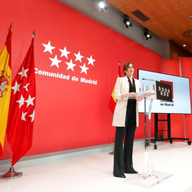 La presidenta de la Comunidad de Madrid, Isabel Díaz Ayuso durante la rueda de prensa ofrecida en la Real Casa de Correos de Madrid este jueves.- Javier Lizón / EFE