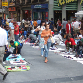 'Top manta' en calle Preciados (Madrid). Foto: José Carlos Cortizo Pérez / CC BY-SA 2.0