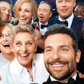 Selfie tomado por Bradley Cooper en los Oscars (2018).