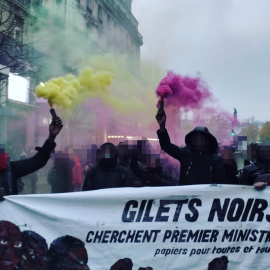 Chalecos negros durante una manifestación en París / Foto: Chalecos Negros