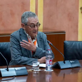  El biólogo Miguel Delibes en el Parlamento andaluz. – Francisco J. Olmo / Europa Press.