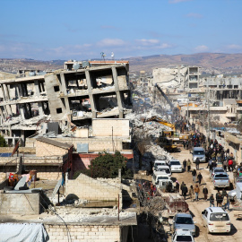 Las operaciones de búsqueda y rescate continúan en medio de la gran destrucción en la ciudad de Jenderis, en el noroeste de Siria, luego de dos terremotos mortales el lunes a 6 de febrero de 2023. Foto: Juma Mohammad / Zuma Press / ContactoPhoto