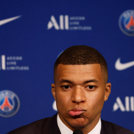 El jugador de Paris St Germain Kylian Mbappe durante una rueda de prensa. -REUTERS