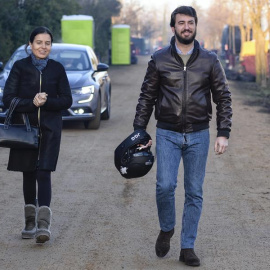  El vicepresidente de la Junta de Castilla y León, Juan García-Gallardo, llega el pasado viernes en coche oficial y con el casco a la concentración motera Pingüinos 2023. EFE/ Nacho Gallego