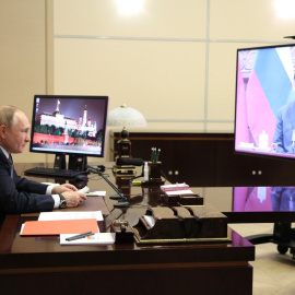  Vladimir Putin en videoconferencia con Xi Jinping.- Kremlin / dpa