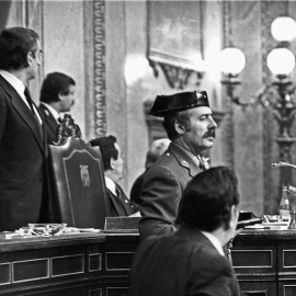 Antonio Tejero irrumpe en el Congreso de los Diputados, en Madrid, a 23 de febrero de 1981. Europa Press.