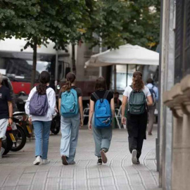 Un grup d'escolars camí de l'escola. EUROPAPRESS