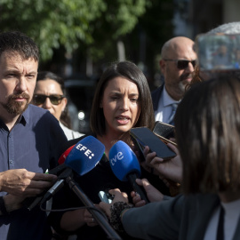 El exvicepresidente del Gobierno Pablo Iglesias, y la candidata de Podemos a las elecciones europeas, Irene Montero, atienden a medios a su llegada para declarar en el Juzgado de lo Penal nº 14 de Madrid. Alberto Ortega / Europa Press