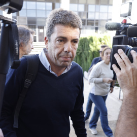 El presidente de la Generalitat valenciana Carlos Mazón a su llegada al centro de Coordinación Emergencias, este domingo en Valencia.- EFE/ Kai Forsterling