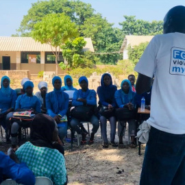 Actividad de Safe Hands for Girls para concienciar de los riesgos de la mutilación genital en Gambia - SAFE HANDS FOR GIRLS