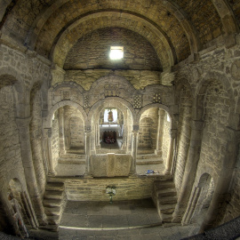 Nave y capilla de Santa Cristina de Lena. WIKIPEDIA