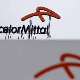 Logo de ArcelorMittal en la sede de la acería en Ostrava, República Checa. REUTERS/David W Cerny