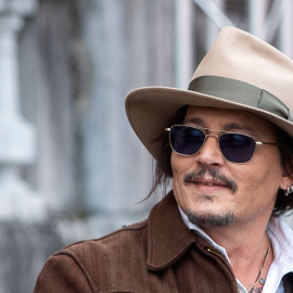  El actor Johnny Depp a su salida del hotel María Cristina, a 23 de septiembre de 2021, en San Sebastián, Euskadi (España).- EUROPA PRESS