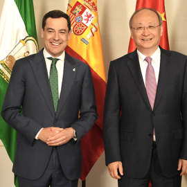  Moreno Bonilla junto a Yin Li, miembro del Buró Político del Comité Central del Partido Comunista de China. – Junta de Andalucía