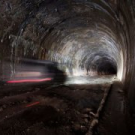 Muertes, presos republicanos y una obra monstruosa: la historia de la Engaña, el túnel de tren abandonado en Cantabria