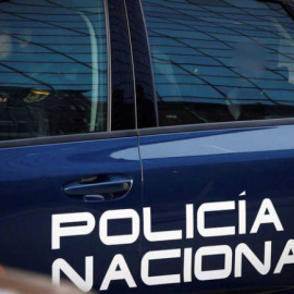 Un vehículo de la Policía Nacional. EFE