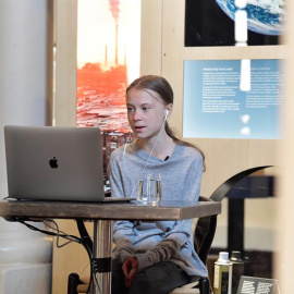 Greta Thunberg durante una conversación por video. EFE/EPA/Jessica Gow