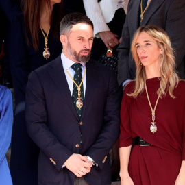 Los diputados Inés Arrimadas (i), Santiago Abascal (c) y Cayetana Álvarez de Toledo (d) tras la apertura solemne de la XIV legislatura. EFE