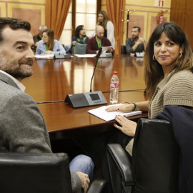 Los coordinadores generales y portavoces parlamentarios de IU Andalucía y Podemos Andalucía, Antonio Maíllo y Teresa Rodríguez. EFE