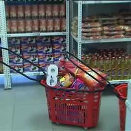 Un economato de Cáritas ayuda a más de 200 familias