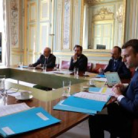 El plan de choque de Macron prioriza el rescate de empresas y cuestiona conquistas sociales