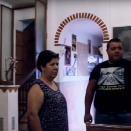 Dionisia y su hijo, Francisco José Lema, en una imagen de 2011 del documental 'Con la sangre al cuello' del periodista Alberto Almansa.