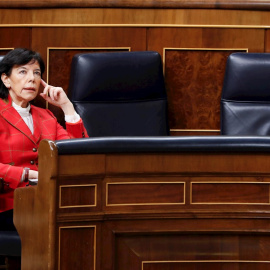 15/04/2020.- La ministra de Educación, Isabel Celaá durante la primera sesión de control al Ejecutivo celebrada en el Congreso desde que se declaró el estado de alarma. EFE/Ballesteros