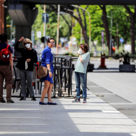 Varias personas en las calles en Roma este domingo. EFE/EPA/Riccardo Antimiani