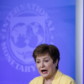 La directora gerente del FMI, Kristalina Georgieva, en una rueda de prensa en la sede la institución, en Washington, a comienzos de marzo, sobre el coronavirus. AFP/Samuel Corum