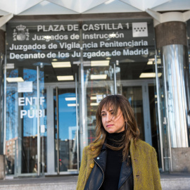 La directora de Público, Ana Pardo de Vera, a la salida de los juzgados de Plaza de Castilla, tras declarar por la querella interpuesta contra ella por Eduardo Inda. - FERNANDO SÁNCHEZ