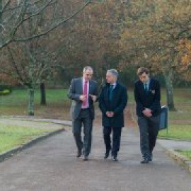 La visita del lehendakari a un colegio del Opus llega al Parlamento Vasco