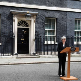 Theresa May se dirige a los medios en el 10 de Downing Street. | REUTERS