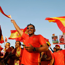  Aficionados qataríes se hacen pasar por hinchas españoles. (Reuters/Suhaib Salem)