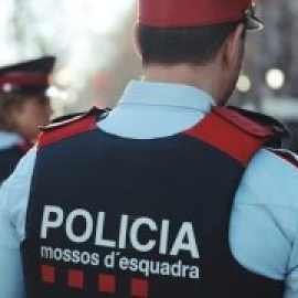 Dos detenidos por agredir sexualmente a dos jóvenes en un piso de Manresa