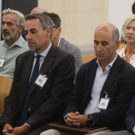 Imanol Arias y Ana Duato se sientan en el banquillo de los acusados. EFE/ Fernando Alvarado /POOL