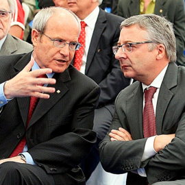 El exministro y expresident de la Generalitat, Josep Montilla, con el exministro José Blanco, en una imagen de archivo. EFE