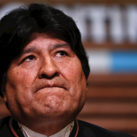 06/07/2020.- Fotografía de archivo fechada el 21 de febrero de 2020 que muestra al expresidente de Bolivia Evo Morales mientras habla durante una rueda de prensa en Buenos Aires (Argentina). La Fiscalía de Bolivia emitió una acusación formal por supue