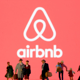 El logo de Airbnb | Reuters