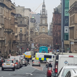 26/06/2020 - Inmediaciones del hotel donde un hombre ha asesinado a tres personas en el centro de Glasgow.  / EFE - PATRICK PIECIUN